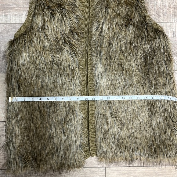 Exhilaration Faux Fur Open Front Vest Camel Size L - Picture 8 of 9